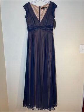 Carmen Marc Valvo Shimmery Navy Evening Gown with Silk Lining. 6. NWT.
